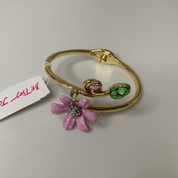Betsey Johnson Jewelry - Betsey Johnson Gold Tone Hinged Flower and Crystal Bracelet